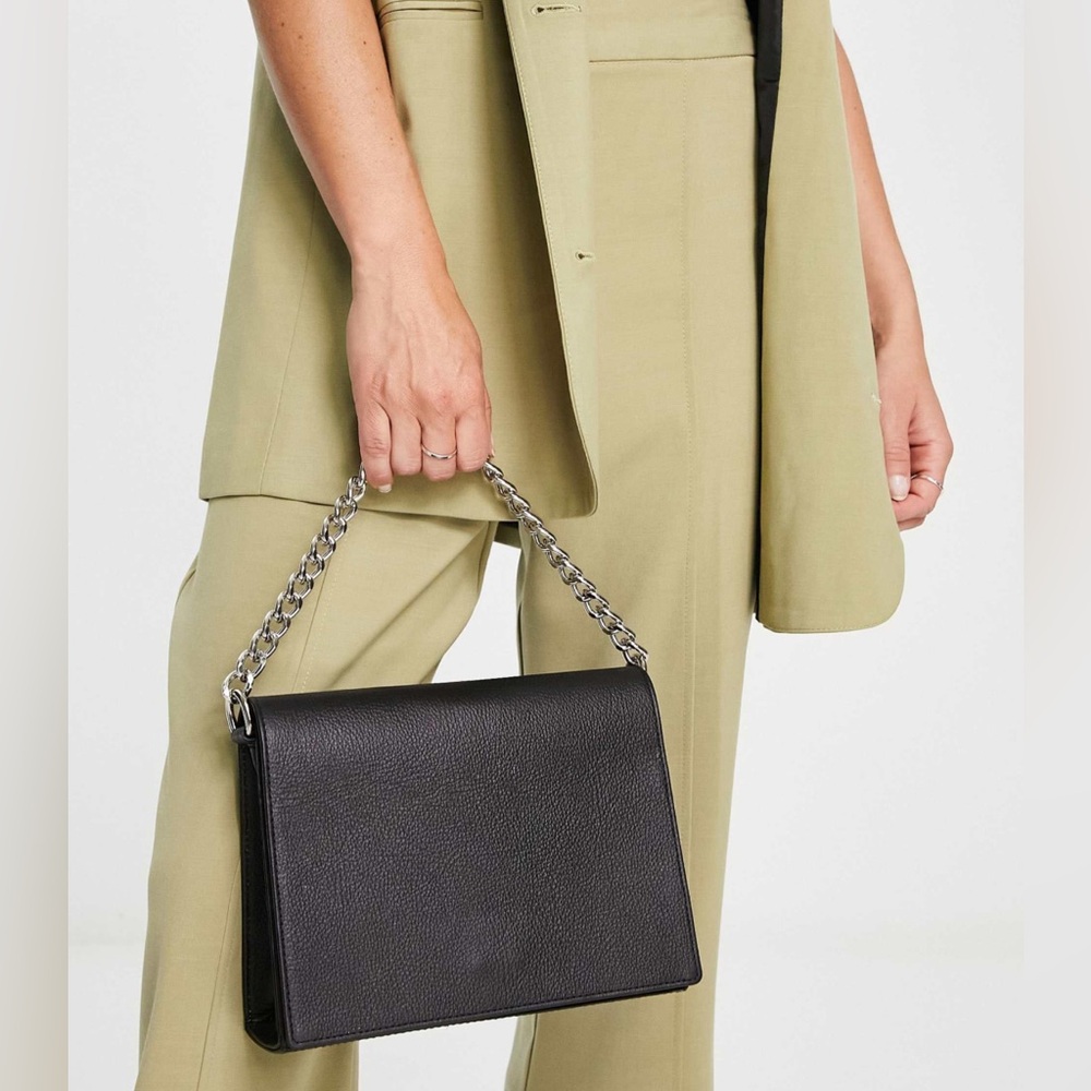 ( Bolongaro Trevor ) black pebble
Leather shoulder bag